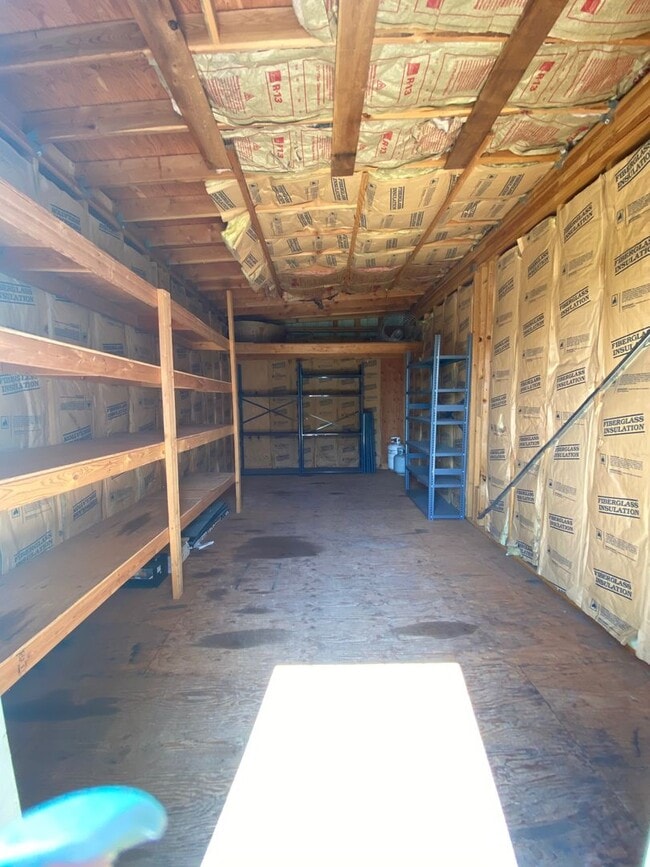 Building Photo - SINGLE FAMILY SPLIT LEVEL HOME IN POST FAL...
