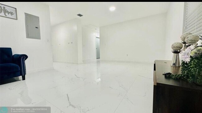 Foto del edificio - 2600 NW 11th Ave