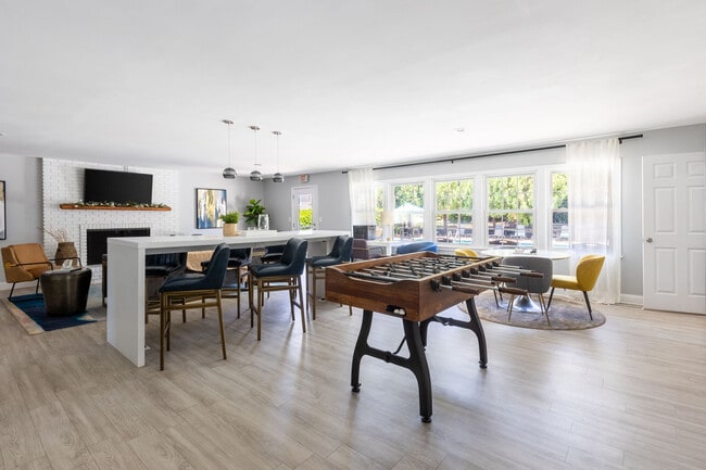 Foto del edificio - Westchester Townhomes