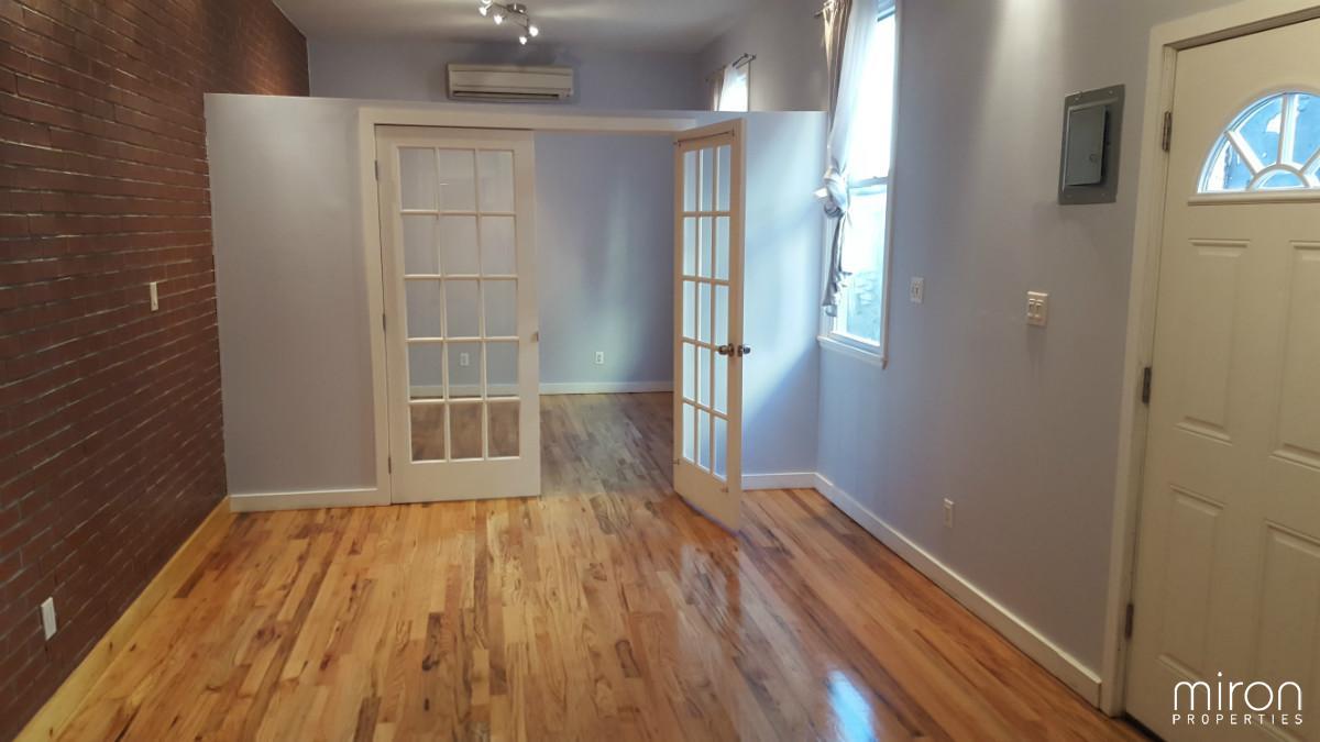 Primary Photo - 553 Grand St