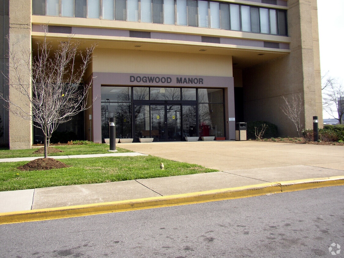 Main entrance - Dogwood Manor
