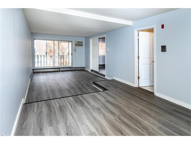 Building Photo - 1601 N Innsbruck Dr