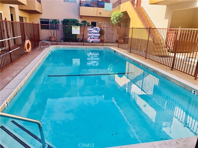 Building Photo - 273 W Alpine St