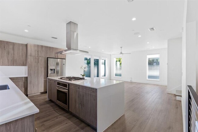 Sala de estar/cocina principal - 4726 Manett St