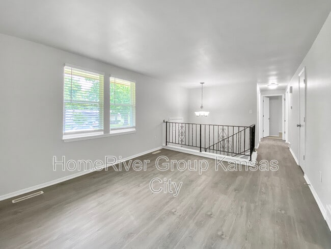 Building Photo - 8913 E 89th St