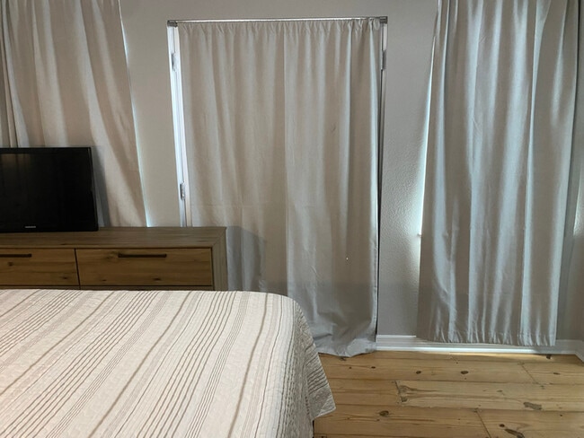 Photo - 523 E Livingston St House