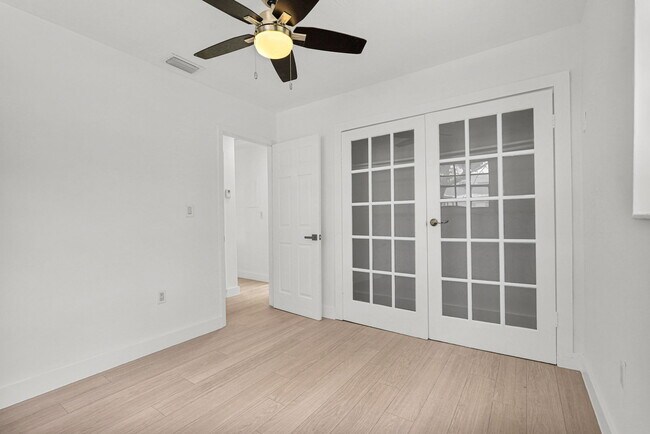 Foto del edificio - 153 NW 42nd St