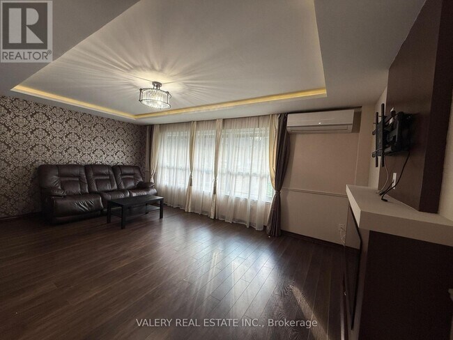 Building Photo - 180 Mississauga Vly Blvd