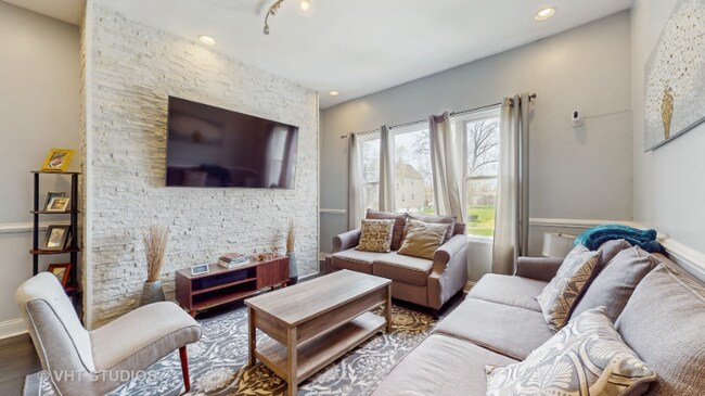 Foto del edificio - 8211 S Cornell Ave