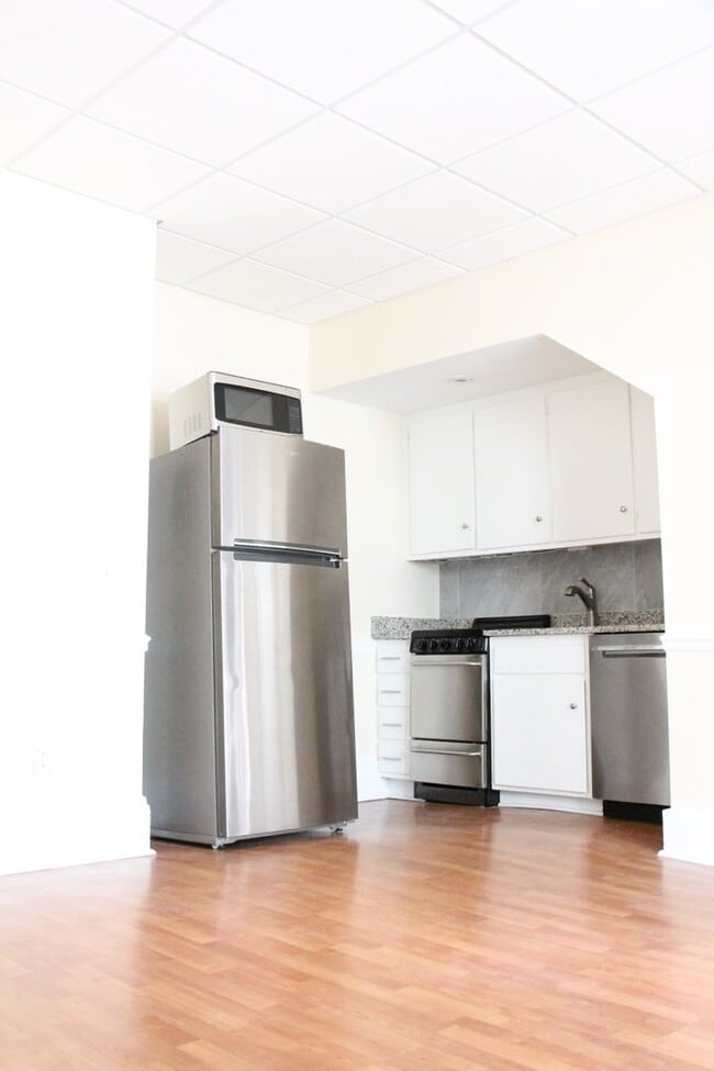 Building Photo - 42 N Prospect St