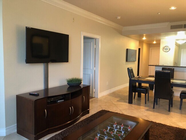 Building Photo - Meridian 2 BDR /2 BATH Luxury Condo - RESO...