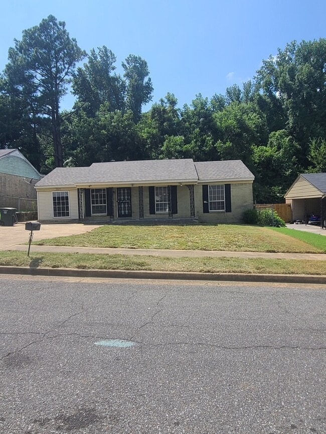 3 Bedroom/ 1.5 Bath Home - Westwood - 3 Bedroom/ 1.5 Bath Home - Westwood