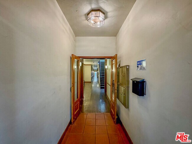 Foto del edificio - 340 N Oakhurst Dr