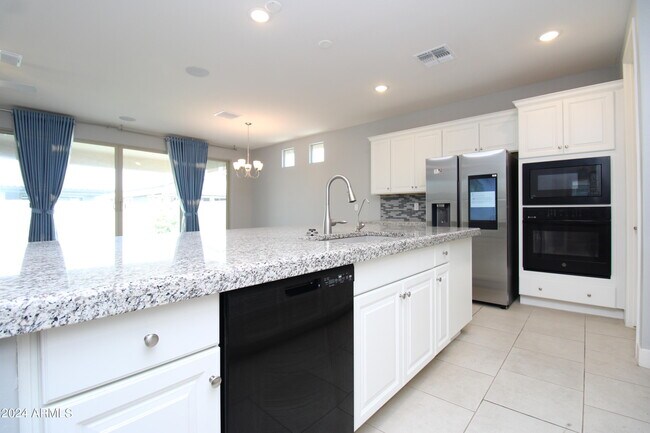 Building Photo - 1126 S 151st Ln