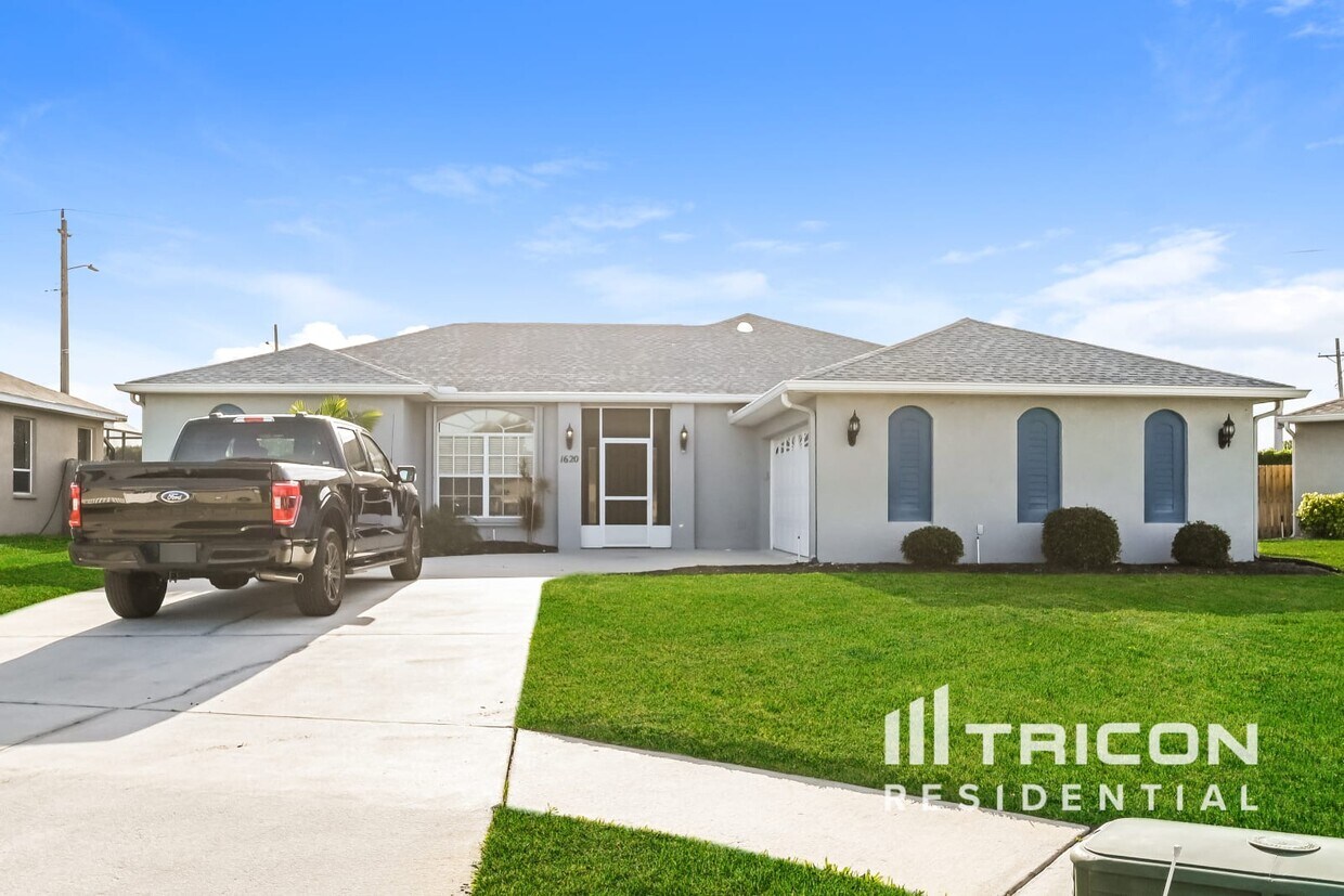 Primary Photo - 1620 Oracle Dr
