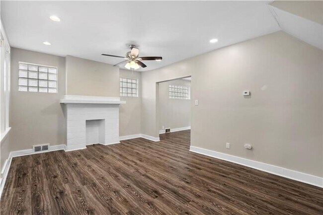 Foto del edificio - Tucked-Away 3bed 1 bath Treasure with City Perks Just Minutes Away