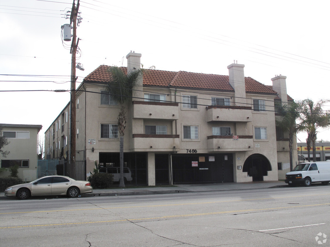 Building Photo - Laurel Palms Apartments