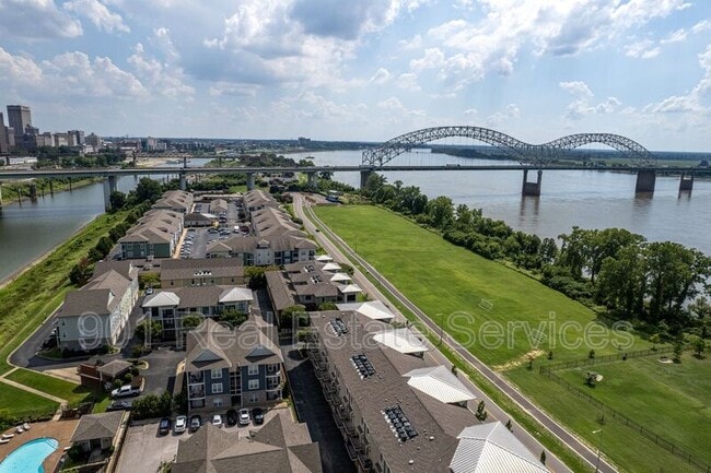 Building Photo - 380 Island Dr
