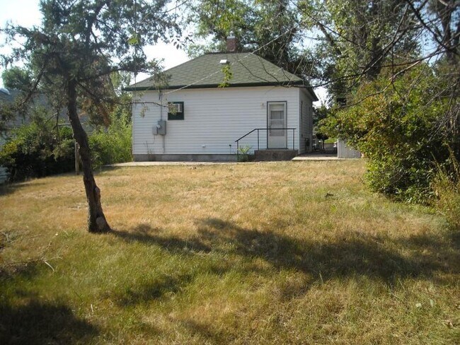 Building Photo - 143 W. Colorado St