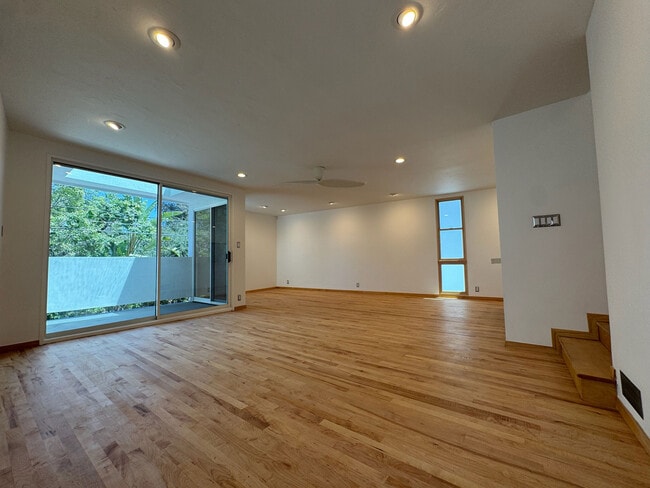 Foto del edificio - 8863 Lookout Mountain Ave