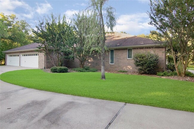 Building Photo - 9322 Thompson Lake Dr