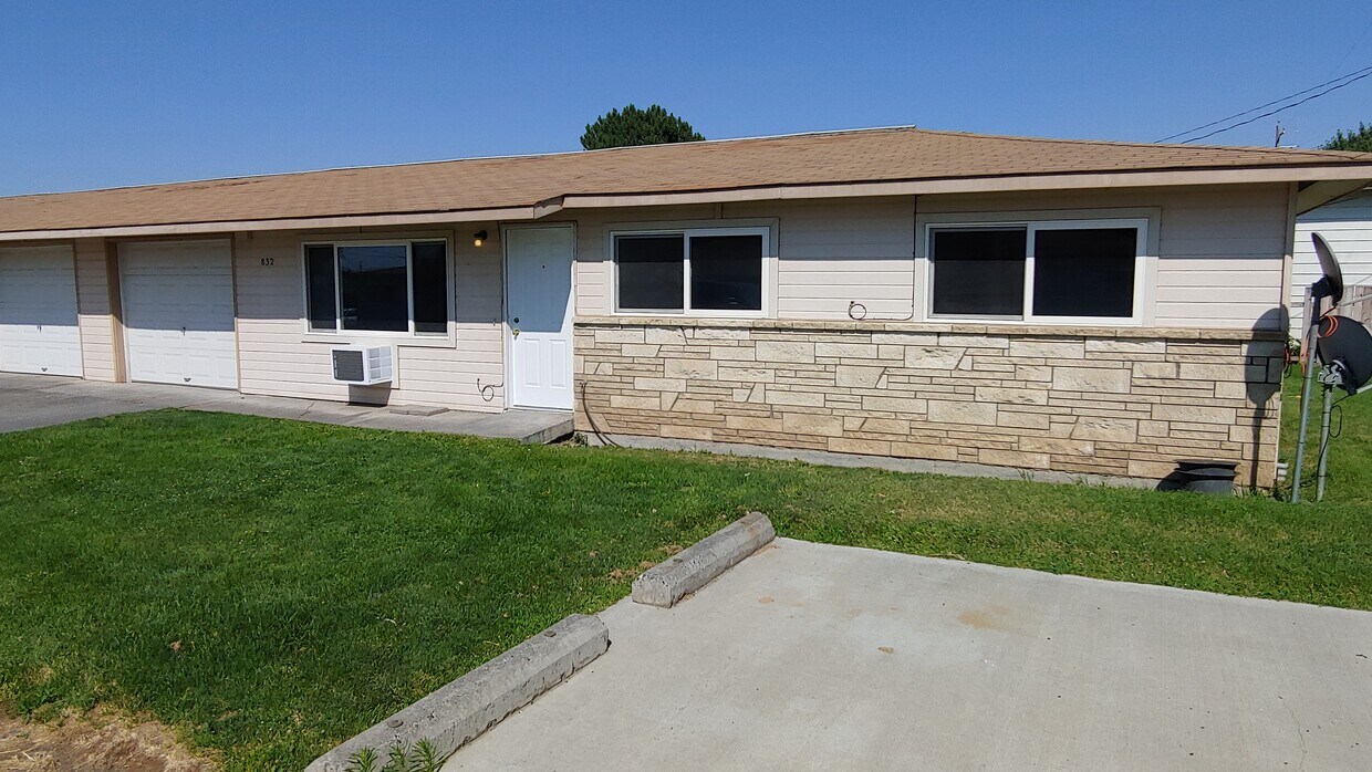 Foto principal - 832 E Juniper St