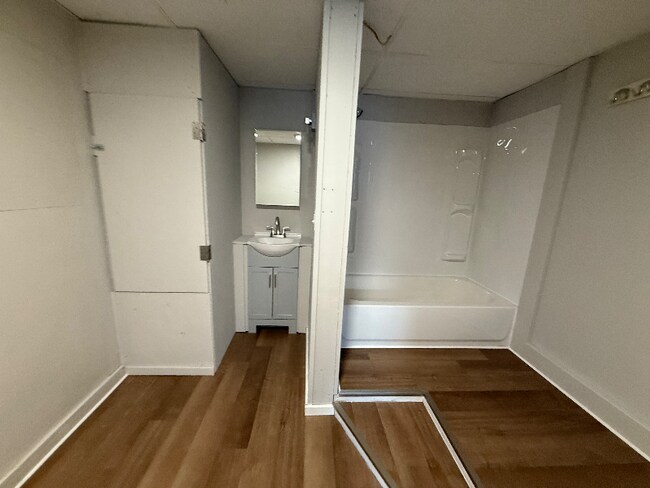 Foto del edificio - 3121 Oak Grove Dr