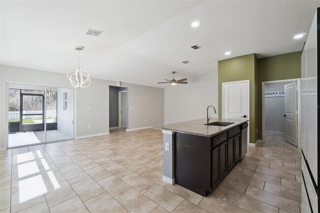 Foto del edificio - 3028 Lakes Crest Ave