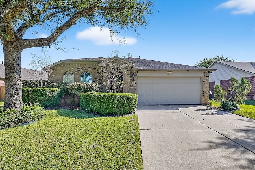 Foto principal - 827 Honeysuckle Vine Dr