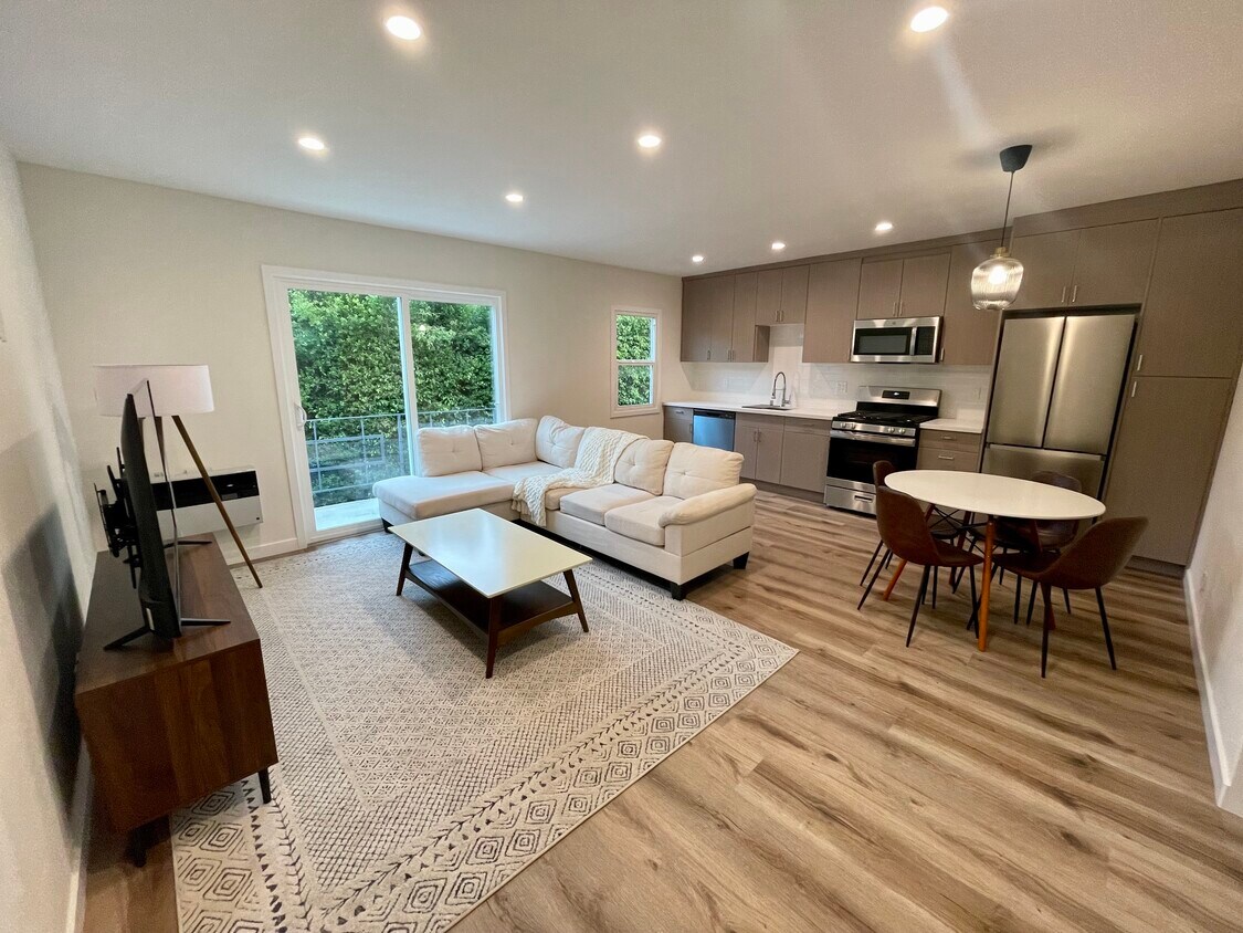 1 Bd. - 1020 N Laurel Ave