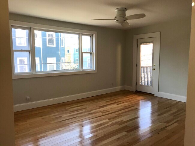 Living room - 13 Smith Ave