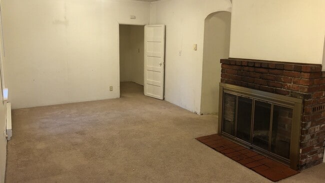 Building Photo - 115 SW State St