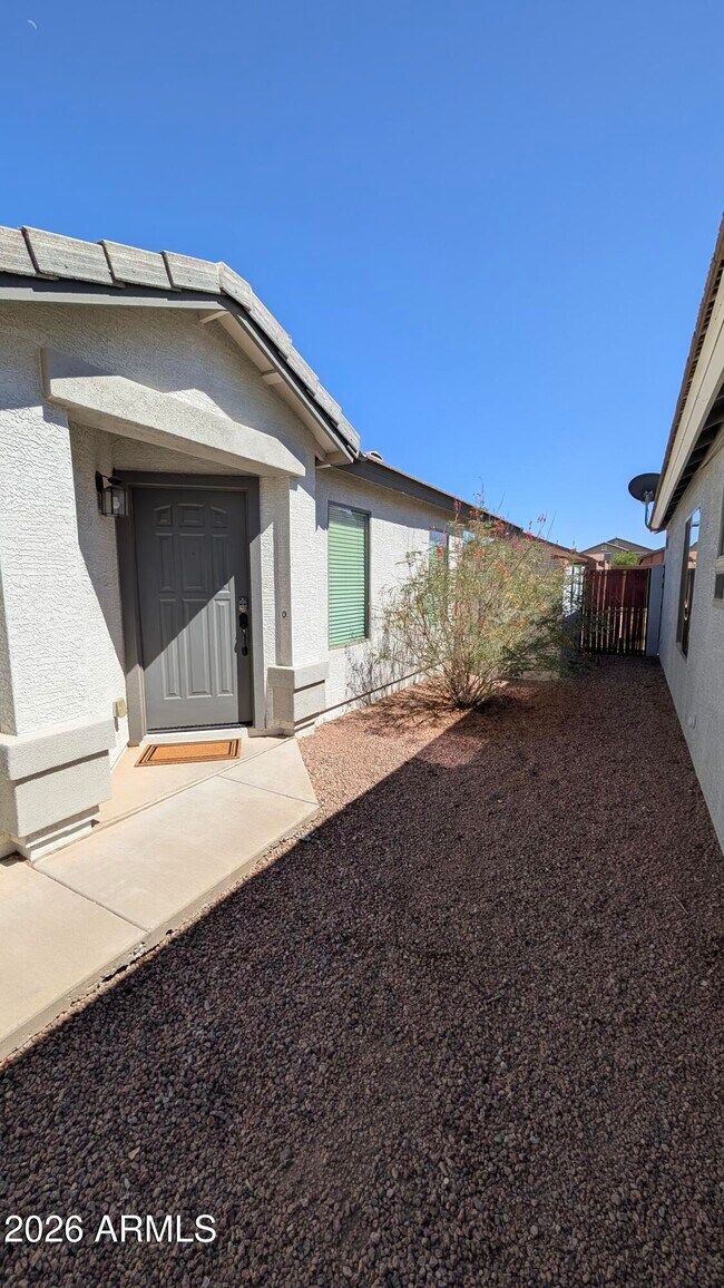Foto del edificio - 1377 E Pryor Rd