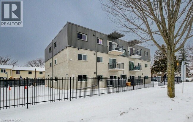 Photo du bâtiment - 151 Marconi Blvd