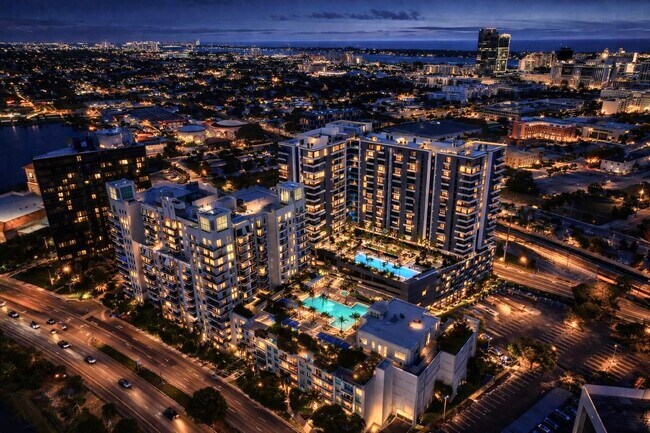 Foto del edificio - 300 S Australian Ave