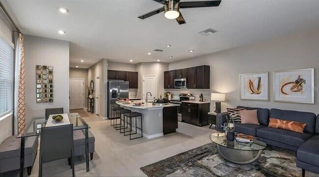 Building Photo - 10557 Oakside Dr