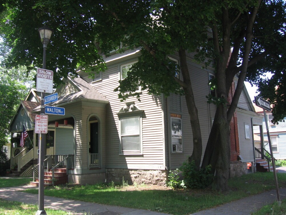 Primary Photo - 33 Alexander St