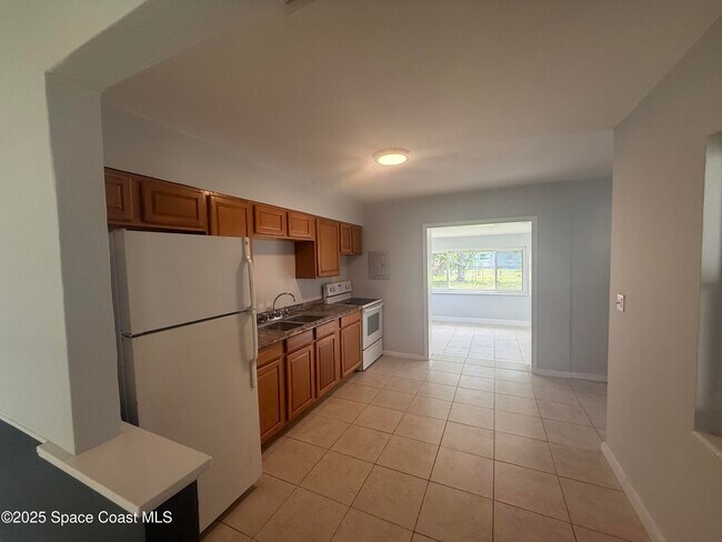 Building Photo - 346 Vesta Cir