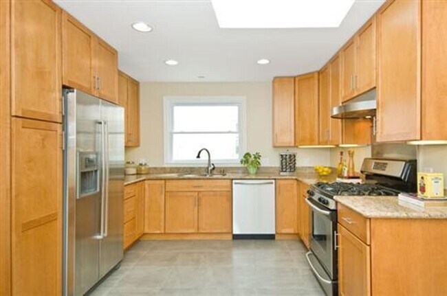 Building Photo - Ashbury Heights: Bright, Remodeled & Unfur...