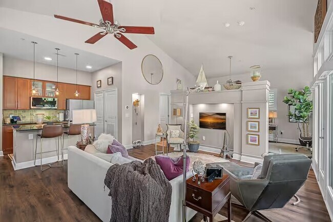 Photo - 635 N Alexander St Apartment