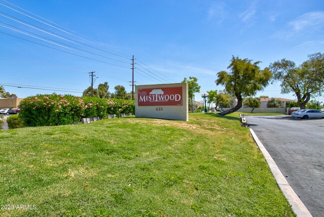 Foto del edificio - 633 W Southern Ave