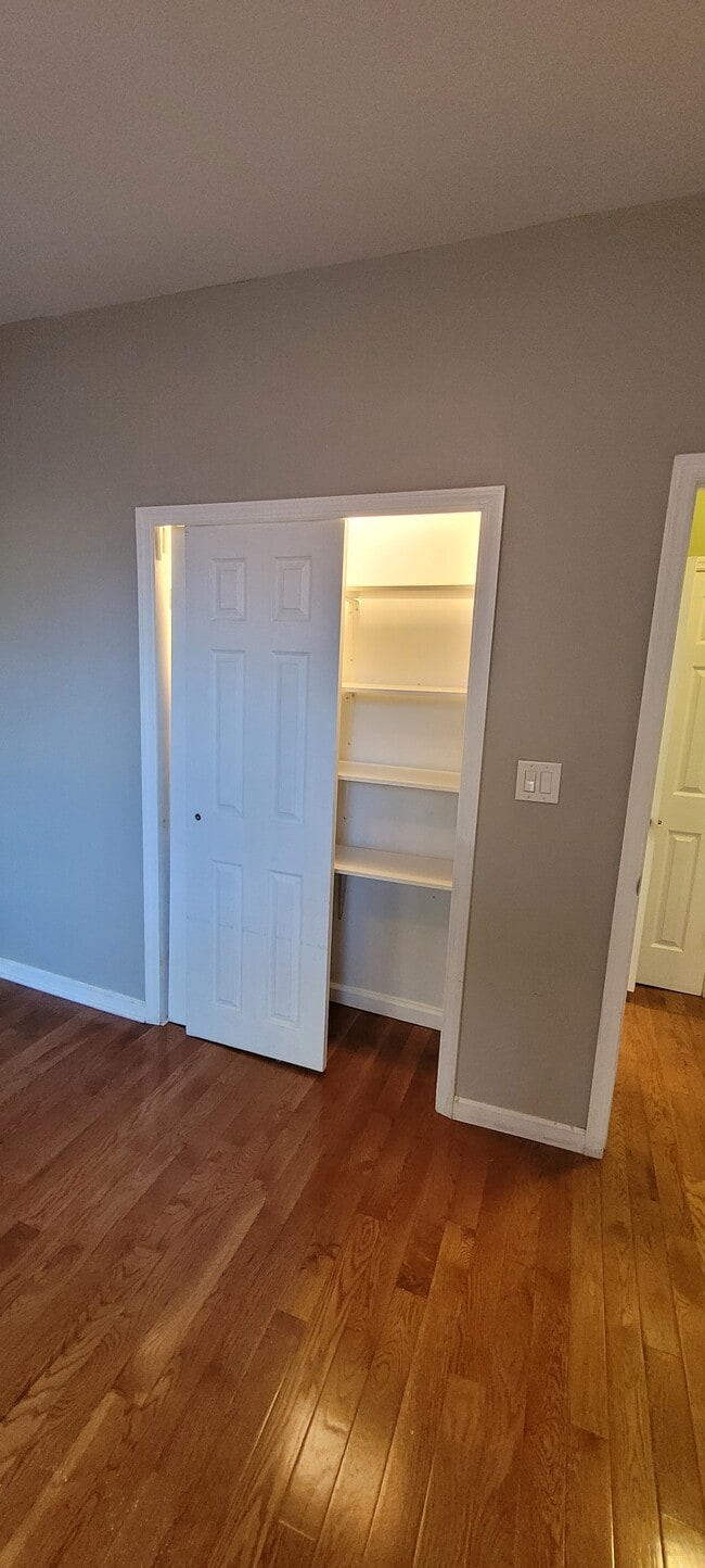 Building Photo - 46 Clara St