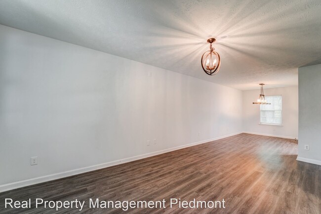 Building Photo - 3 br, 1.5 bath House - 992 Parsons