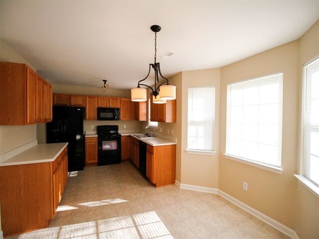 Building Photo - 1704 Carlyon Ct