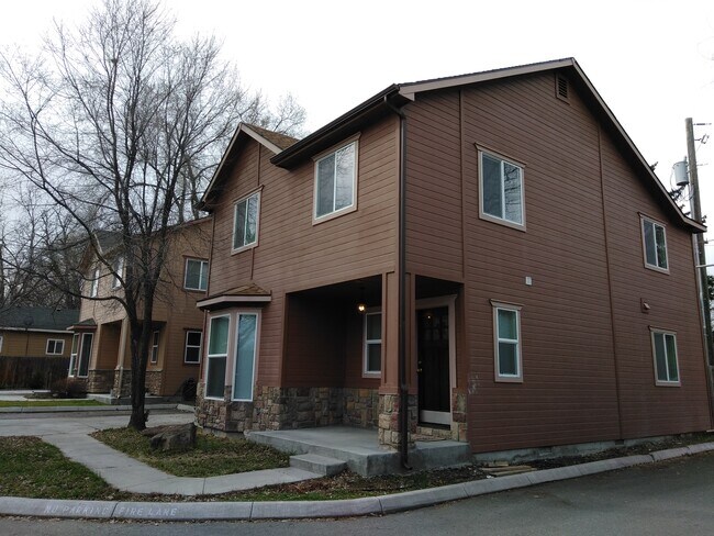 Building Photo - 2204 S Hervey St