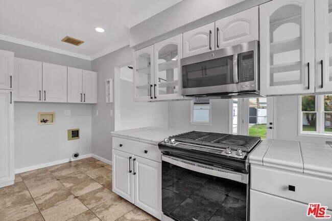 Foto del edificio - 17316 Wilkie Ave