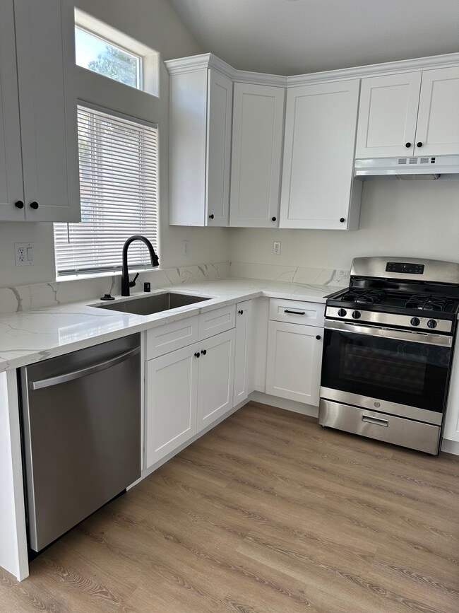 Building Photo - 9011 Aldershot Ct