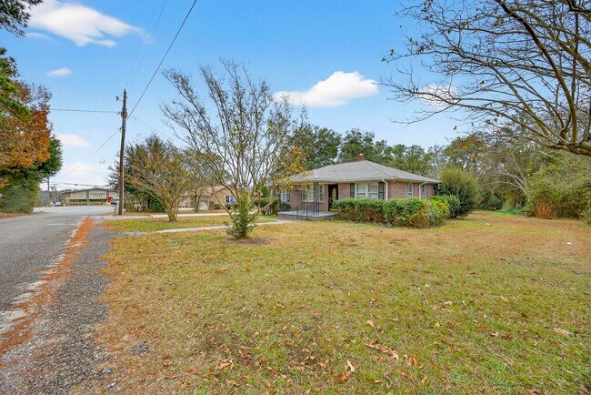 Foto del edificio - AVAILABLE NOW! ALL-BRICK RANCH IN WEST COLUMBIA!