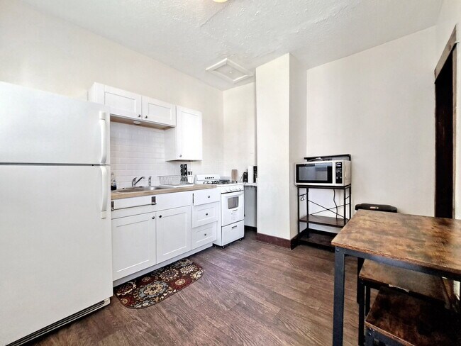 Foto del edificio - 1209 Central Ave