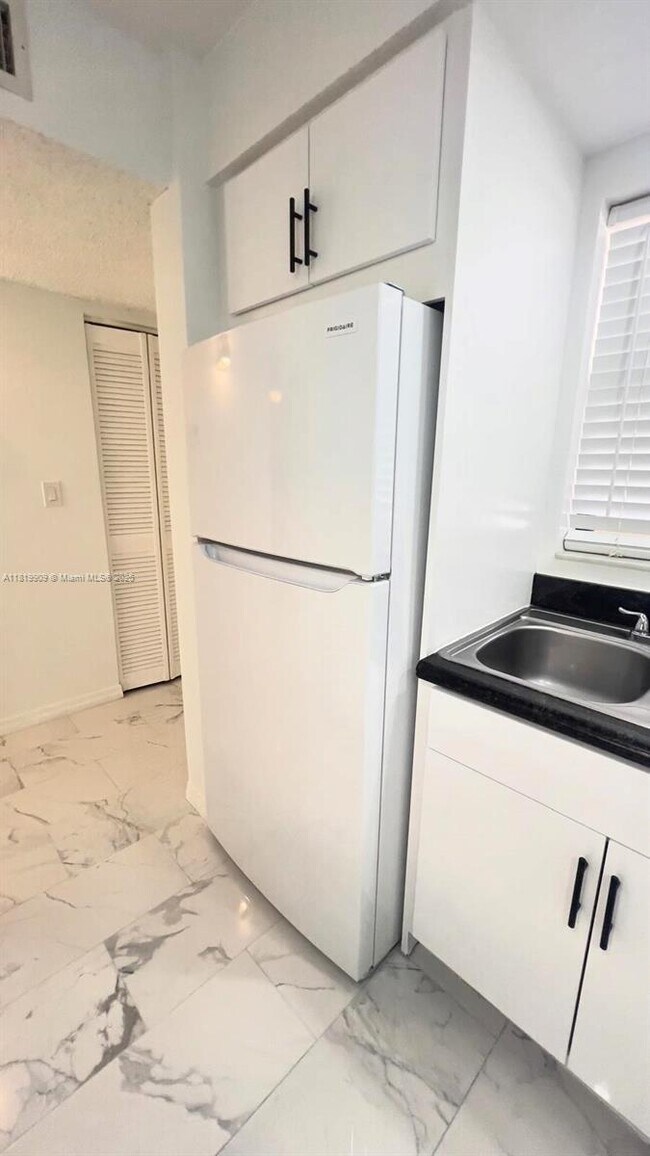 Foto del edificio - 11453 NW 39th Ct